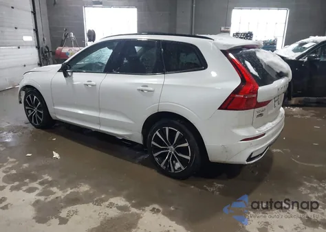 2024 Volvo Xc60 B5 Plus Dark Theme z USA, uszkodzony, nr VIN YV4L12RL2R1825304